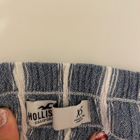 Hollister XS flowy stripped shorts - Picture 4 of 4